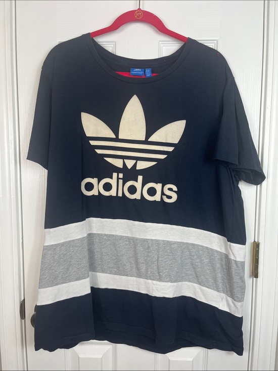 adidas Tops - Adidas navy blue/grey short sleeved tee shirt size XL. Logo on front.